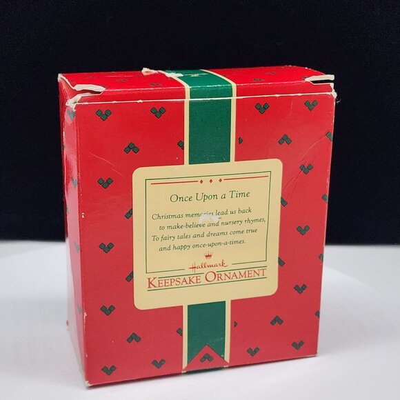 Hallmark Keepsake Ornament Children in Shoe Once Upon A Time 1985 - Picture 8 of 9